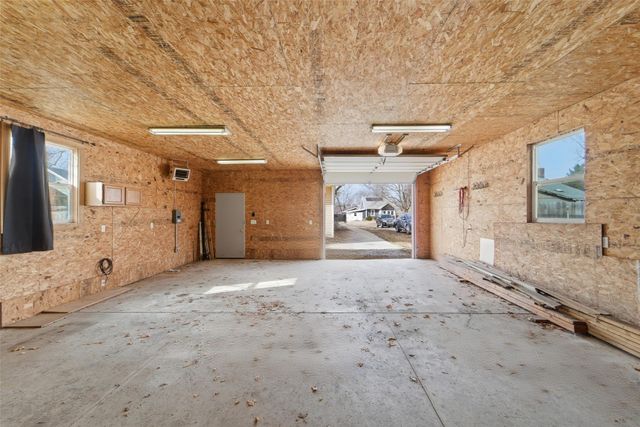 606 E 9th Street S, Newton, IA 50208