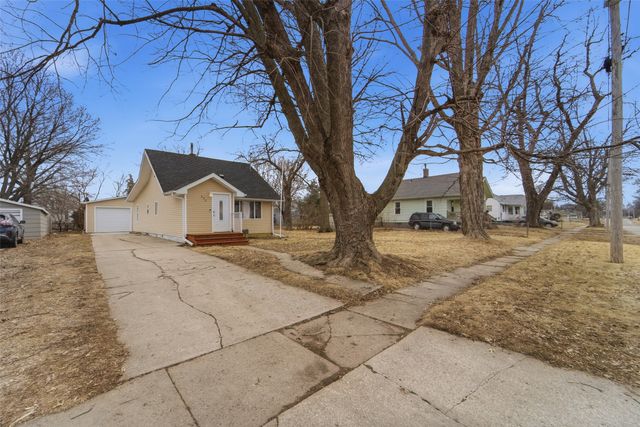 606 E 9th Street S, Newton, IA 50208