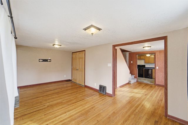 606 E 9th Street S, Newton, IA 50208