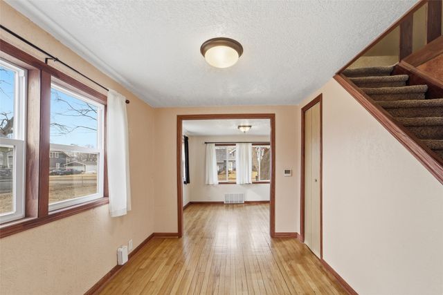 606 E 9th Street S, Newton, IA 50208