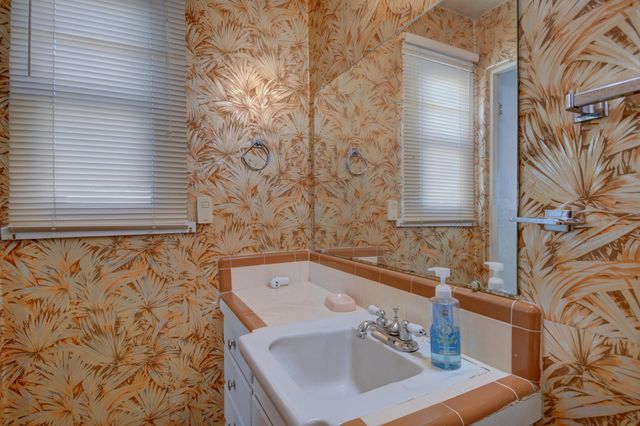 1305 Chama Street NE, Albuquerque, NM 87110