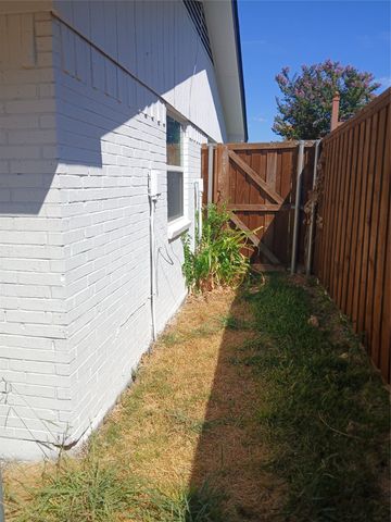 719 Kelso Drive, Dallas, TX 75211