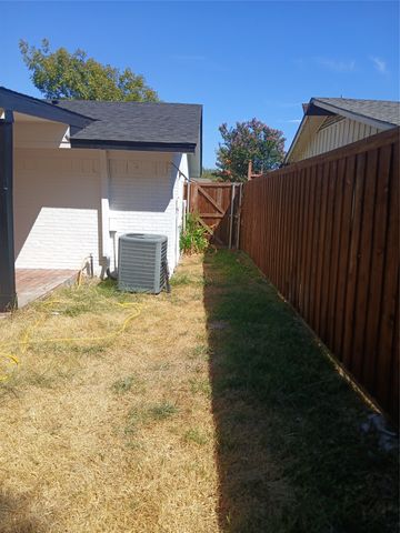 719 Kelso Drive, Dallas, TX 75211
