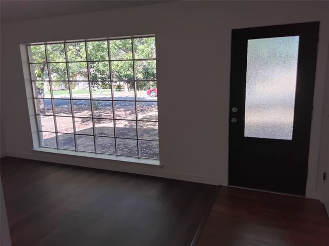 719 Kelso Drive, Dallas, TX 75211