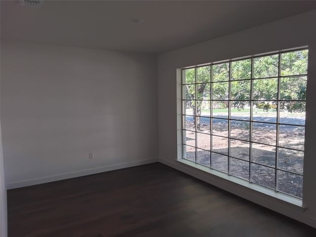 719 Kelso Drive, Dallas, TX 75211
