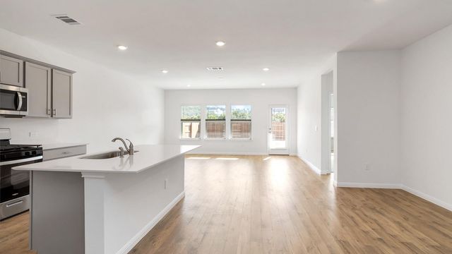 1821 SIDE BUSTER TRL, Leander, TX 78641