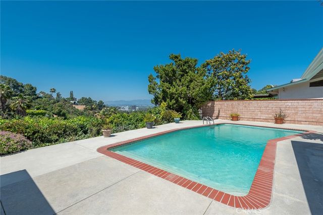 15407 Stonewood Terrace, Sherman Oaks, CA 91403