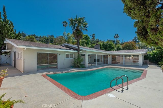 15407 Stonewood Terrace, Sherman Oaks, CA 91403