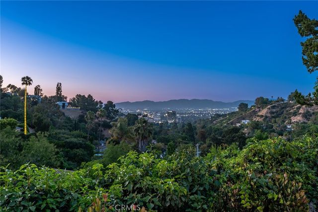 15407 Stonewood Terrace, Sherman Oaks, CA 91403