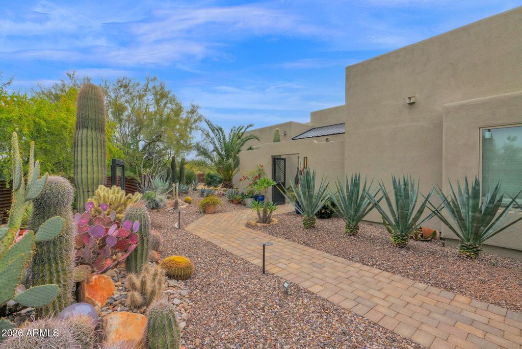 Image 7 of property listing at 7817 E Dynamite Boulevard, Scottsdale, AZ 85266