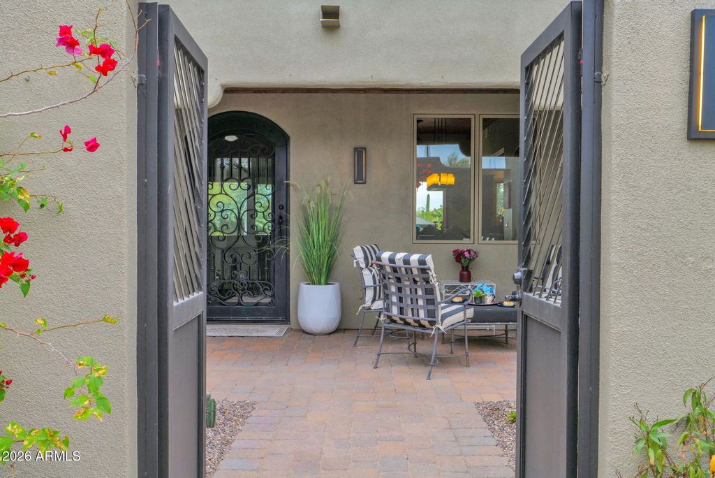Image 8 of property listing at 7817 E Dynamite Boulevard, Scottsdale, AZ 85266