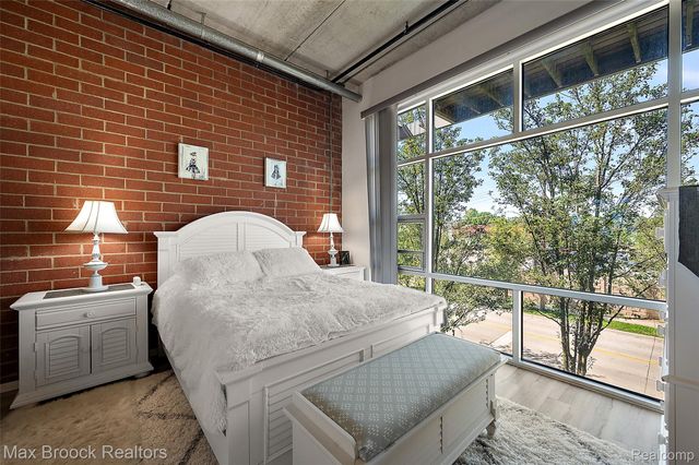 322 E HARRISON Avenue 18, Royal Oak, MI 48067