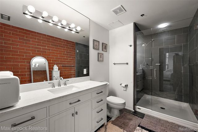 322 E HARRISON Avenue 18, Royal Oak, MI 48067