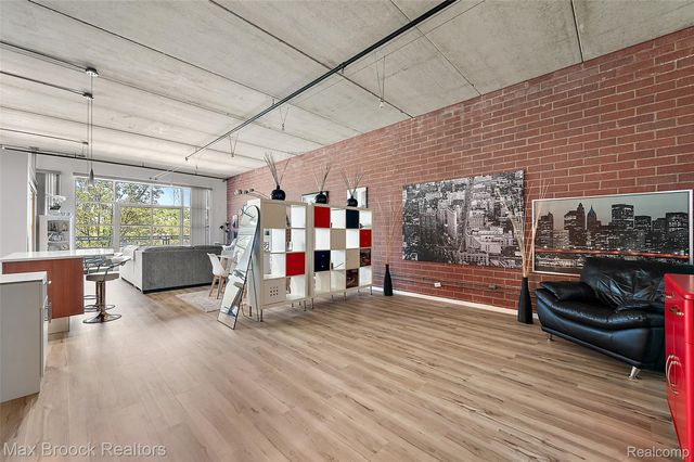 322 E HARRISON Avenue 18, Royal Oak, MI 48067