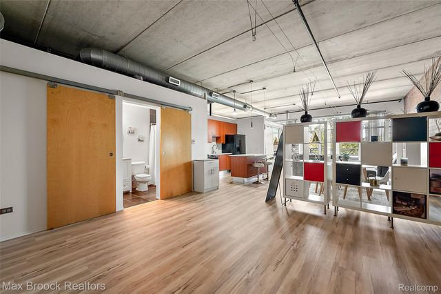 322 E HARRISON Avenue 18, Royal Oak, MI 48067