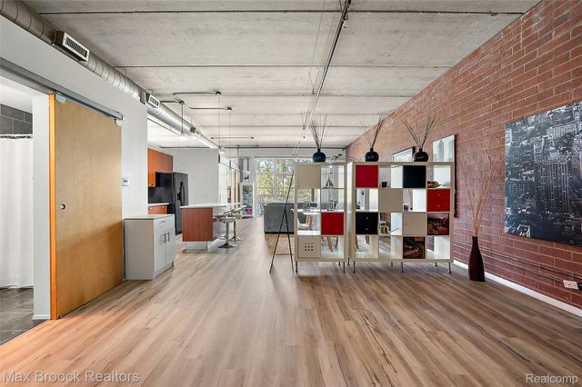 322 E HARRISON Avenue 18, Royal Oak, MI 48067