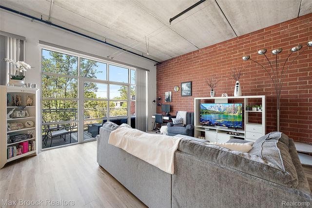 322 E HARRISON Avenue 18, Royal Oak, MI 48067