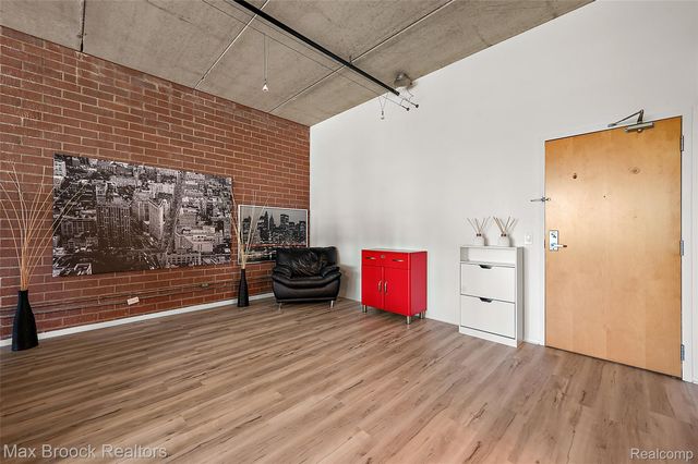 322 E HARRISON Avenue 18, Royal Oak, MI 48067