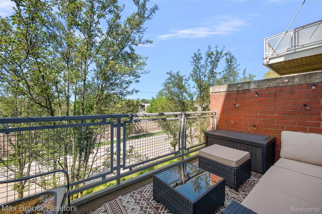 322 E HARRISON Avenue 18, Royal Oak, MI 48067