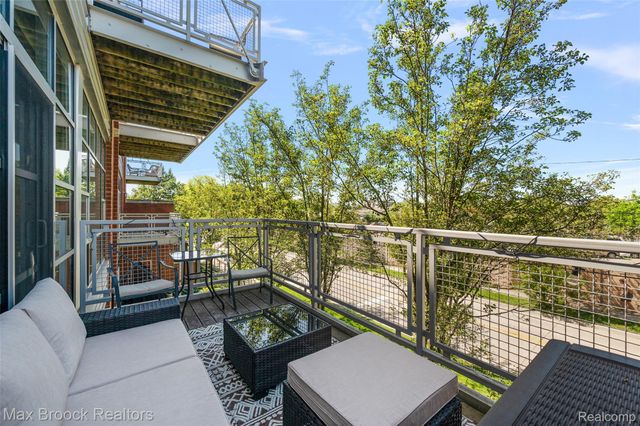 322 E HARRISON Avenue 18, Royal Oak, MI 48067