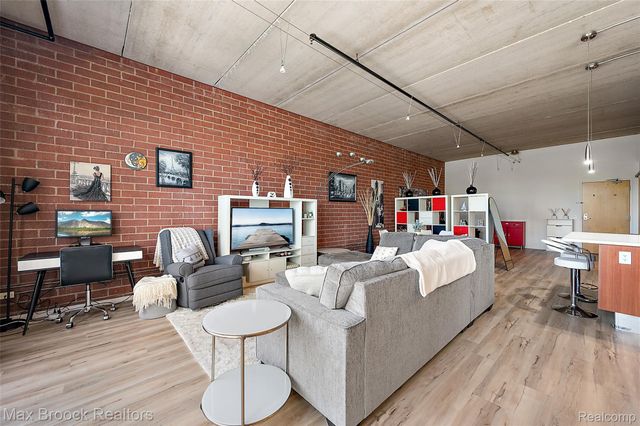 322 E HARRISON Avenue 18, Royal Oak, MI 48067