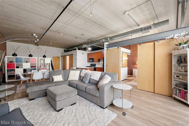 322 E HARRISON Avenue 18, Royal Oak, MI 48067