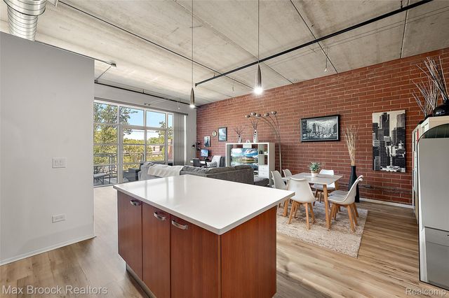 322 E HARRISON Avenue 18, Royal Oak, MI 48067