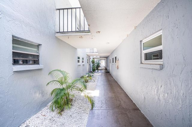 5503 FOUNTAIN LAKE CIRCLE 104, Bradenton, FL 34207