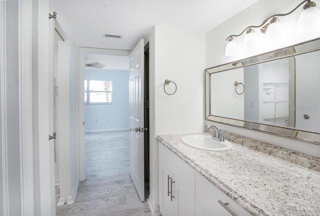 5503 FOUNTAIN LAKE CIRCLE 104, Bradenton, FL 34207