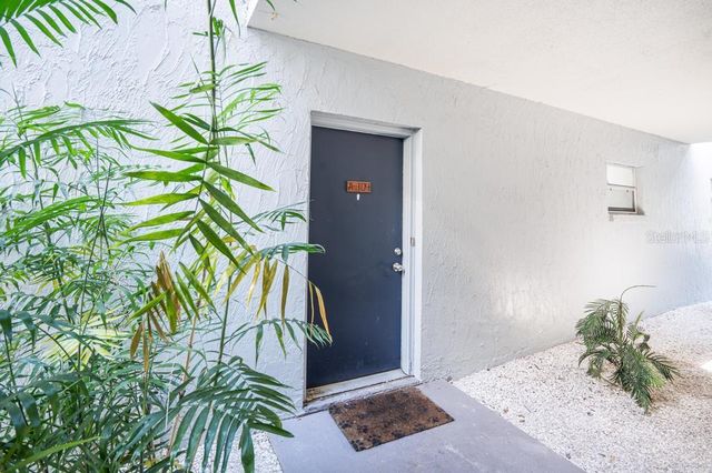 5503 FOUNTAIN LAKE CIRCLE 104, Bradenton, FL 34207