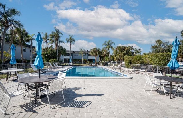 5503 FOUNTAIN LAKE CIRCLE 104, Bradenton, FL 34207