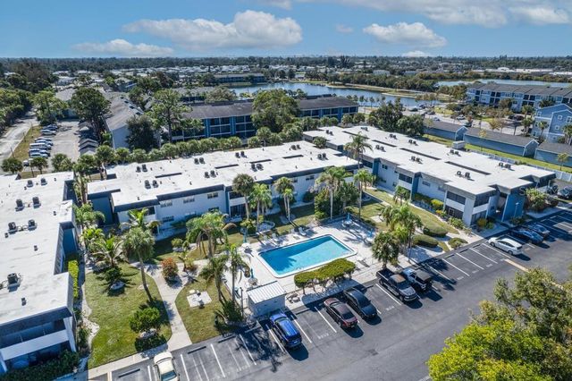 5503 FOUNTAIN LAKE CIRCLE 104, Bradenton, FL 34207