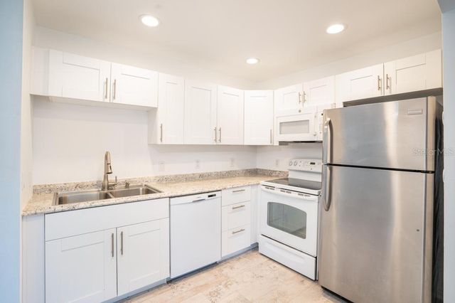 5503 FOUNTAIN LAKE CIRCLE 104, Bradenton, FL 34207