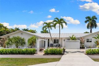 699 99th AVE N, Naples, FL 34108
