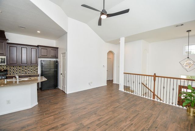 18 Cheswood Manor Drive, The Woodlands, TX 77382