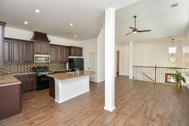 18 Cheswood Manor Drive, The Woodlands, TX 77382