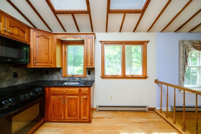 371 Gardner St, Hingham, MA 02043