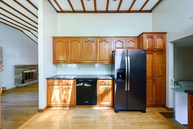 371 Gardner St, Hingham, MA 02043