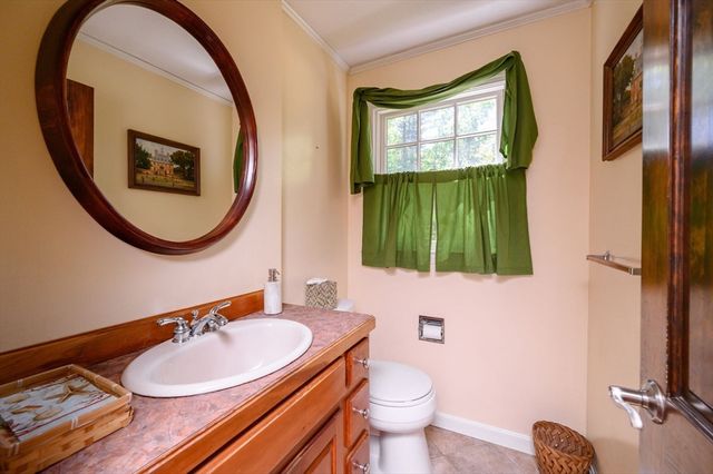 371 Gardner St, Hingham, MA 02043