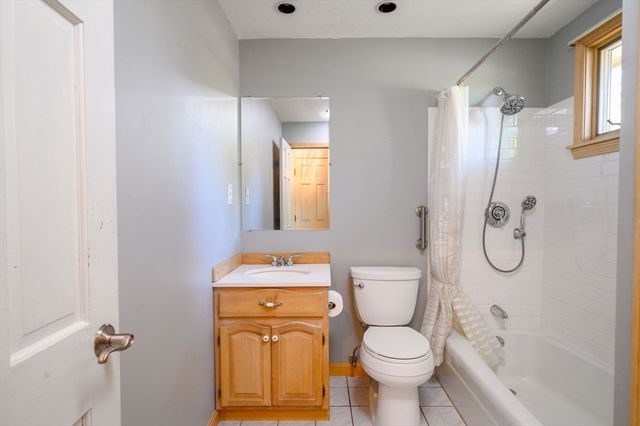 371 Gardner St, Hingham, MA 02043