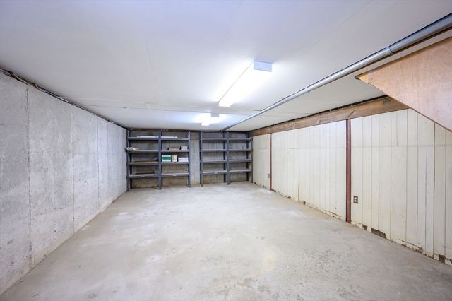 371 Gardner St, Hingham, MA 02043