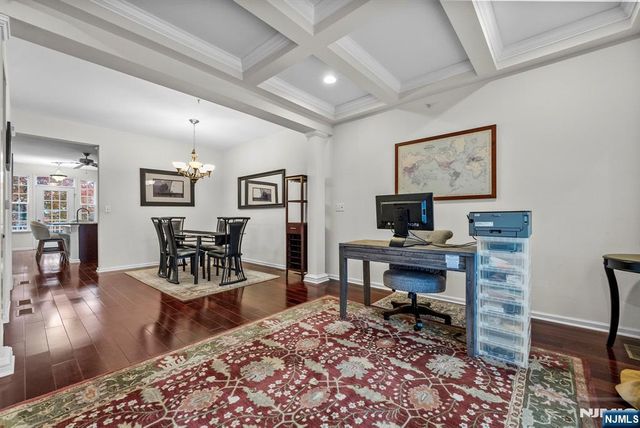 6 Creekside Court, Secaucus, NJ 07094