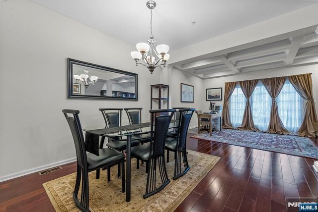 6 Creekside Court, Secaucus, NJ 07094