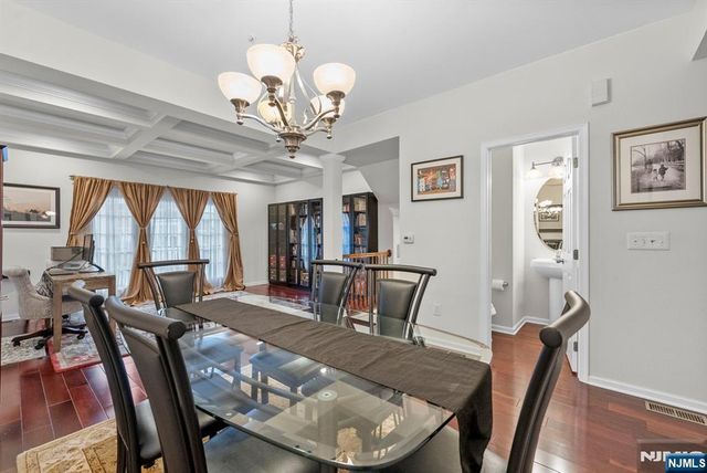 6 Creekside Court, Secaucus, NJ 07094