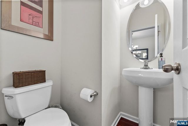 6 Creekside Court, Secaucus, NJ 07094