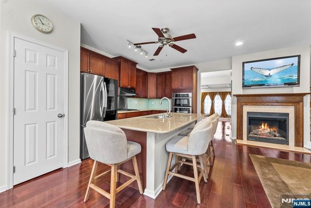 6 Creekside Court, Secaucus, NJ 07094