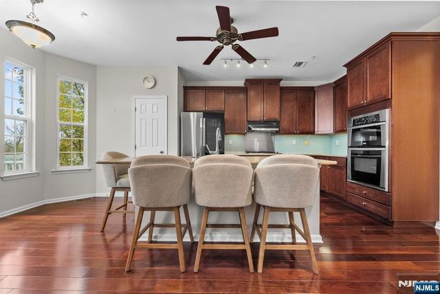 6 Creekside Court, Secaucus, NJ 07094