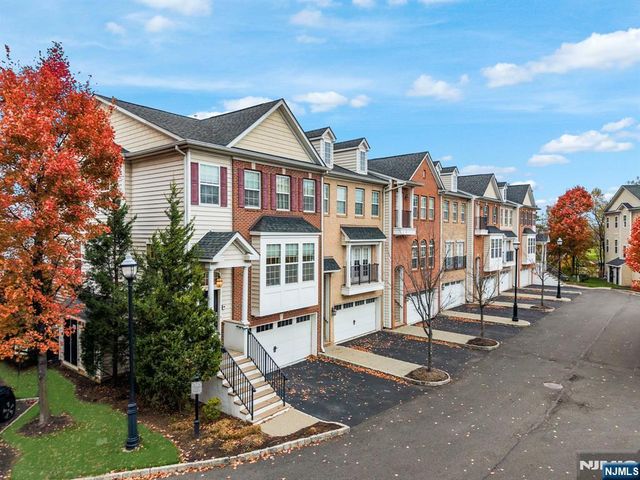 6 Creekside Court, Secaucus, NJ 07094