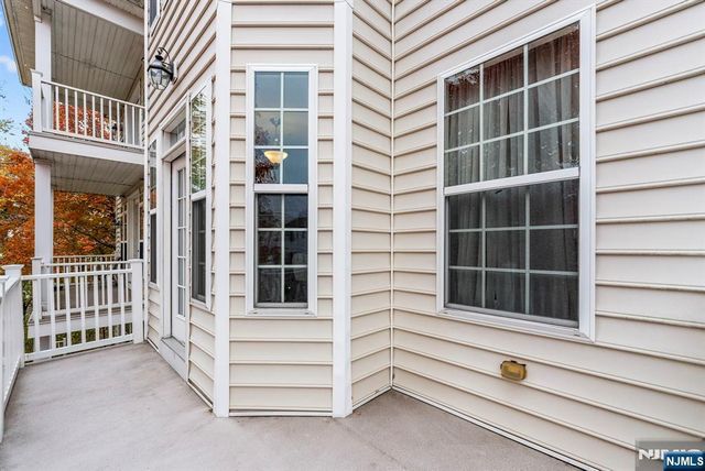 6 Creekside Court, Secaucus, NJ 07094