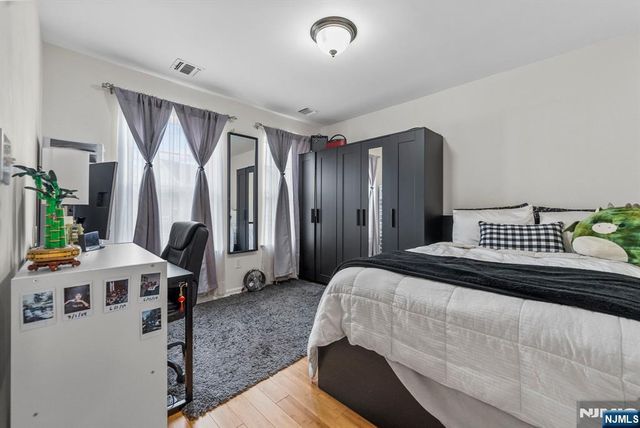 6 Creekside Court, Secaucus, NJ 07094